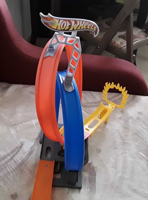 Писта hotwheels с лупинги