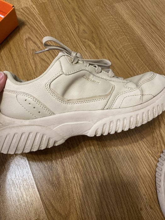 Продам женские кроссовки