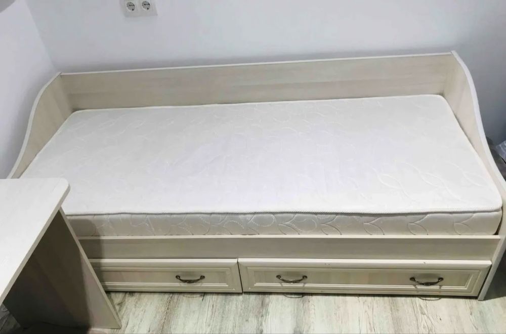 Продам детскую кровать с матрасом
