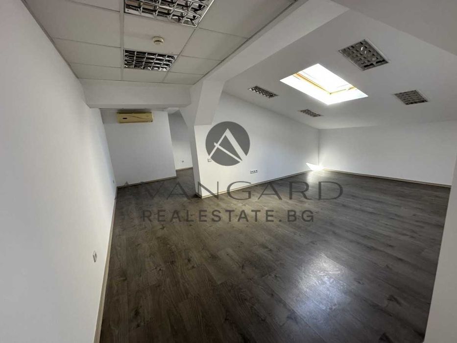 Продава се Офис в Пловдив, Център - 213 кв.м за 918 €/кв.м - Снимка #2