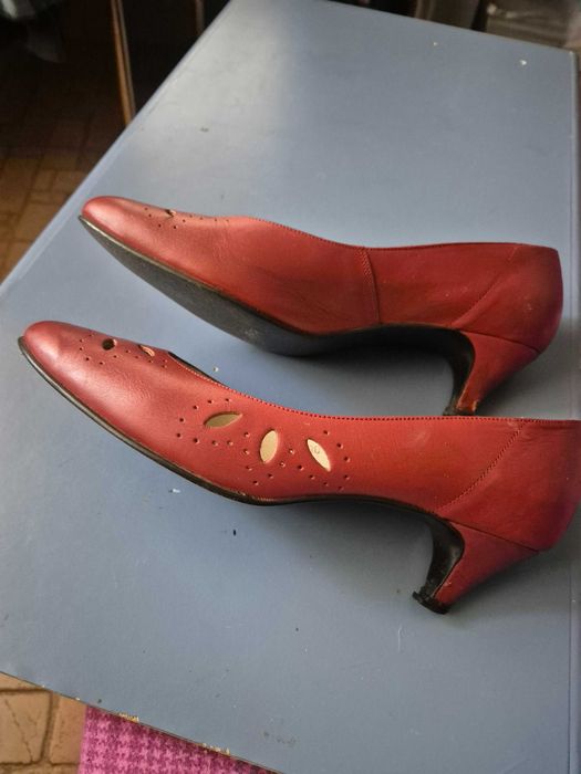 Pantofi damă, culoare roșie, realizați din piele naturală, marime 41, brand Tomis