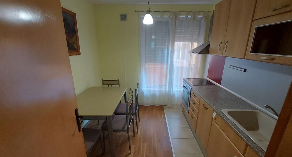 Дава се под наем Тристаен апартамент в Пловдив, Каменица 1 - 90 кв.м за 520 € - Снимка #2