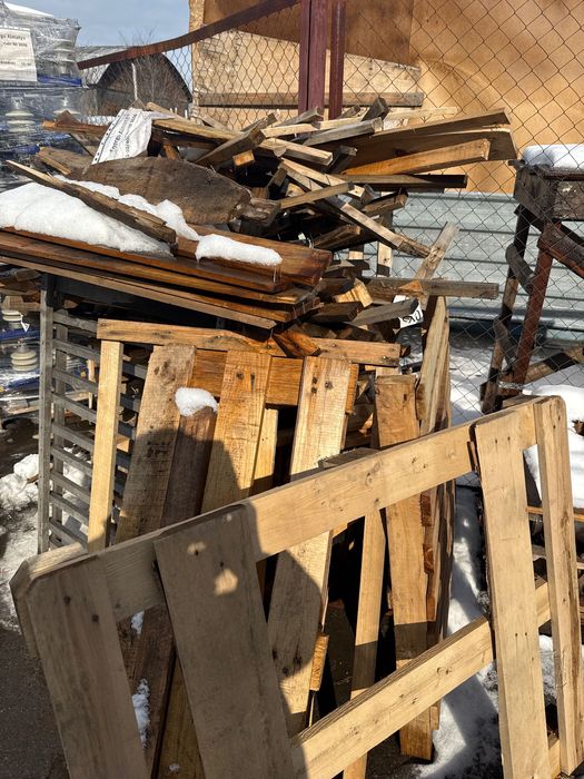 Дерево, поддоны, дрова