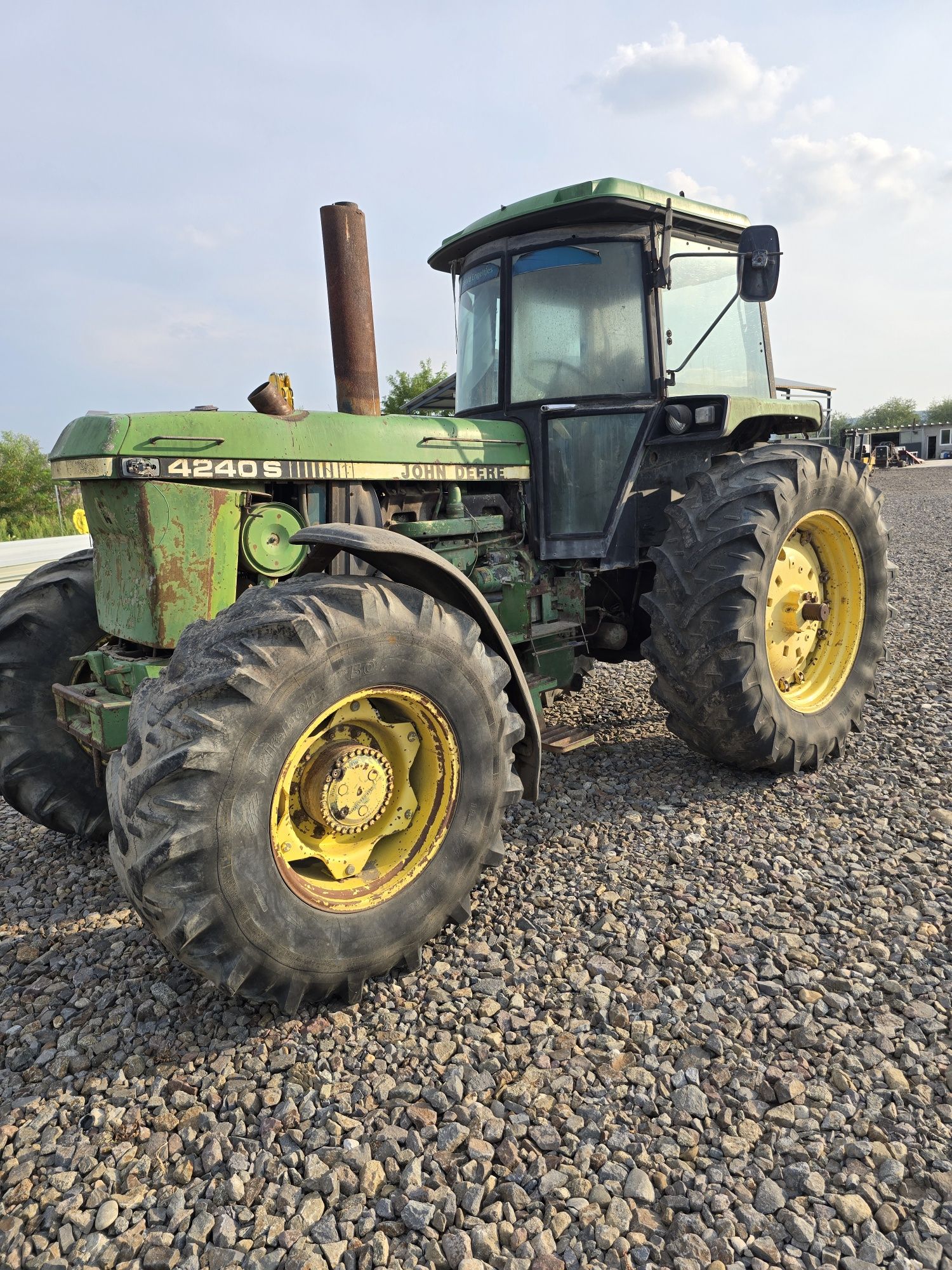 Tractor John Deere 4240S Sighisoara • OLX.ro