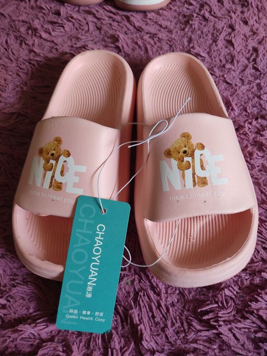 Продам детские шлёпки новые