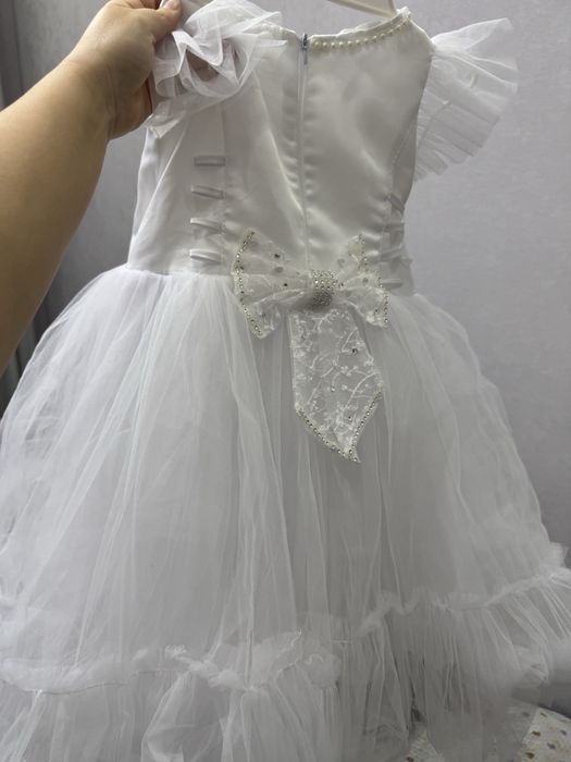 Ақ көйлек сатылады