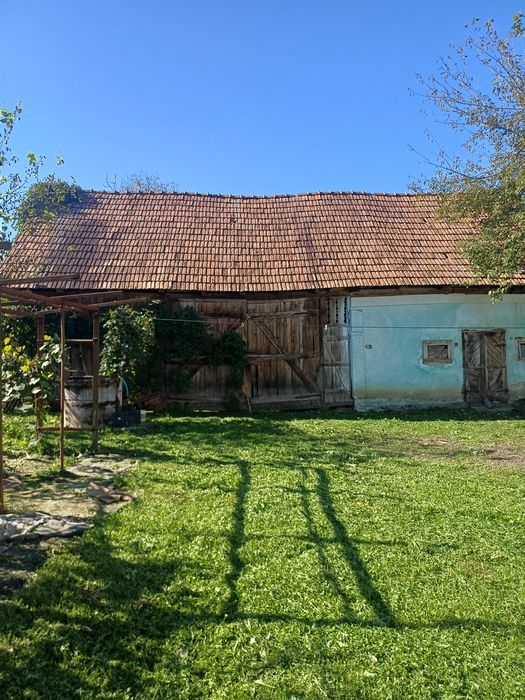 Casa de vanzare la tara