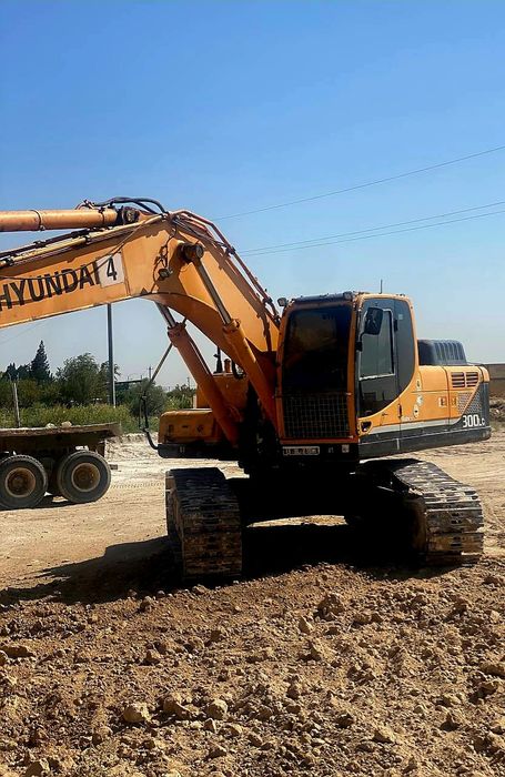 Ekskavator HYUNDAI 300 sotiladi