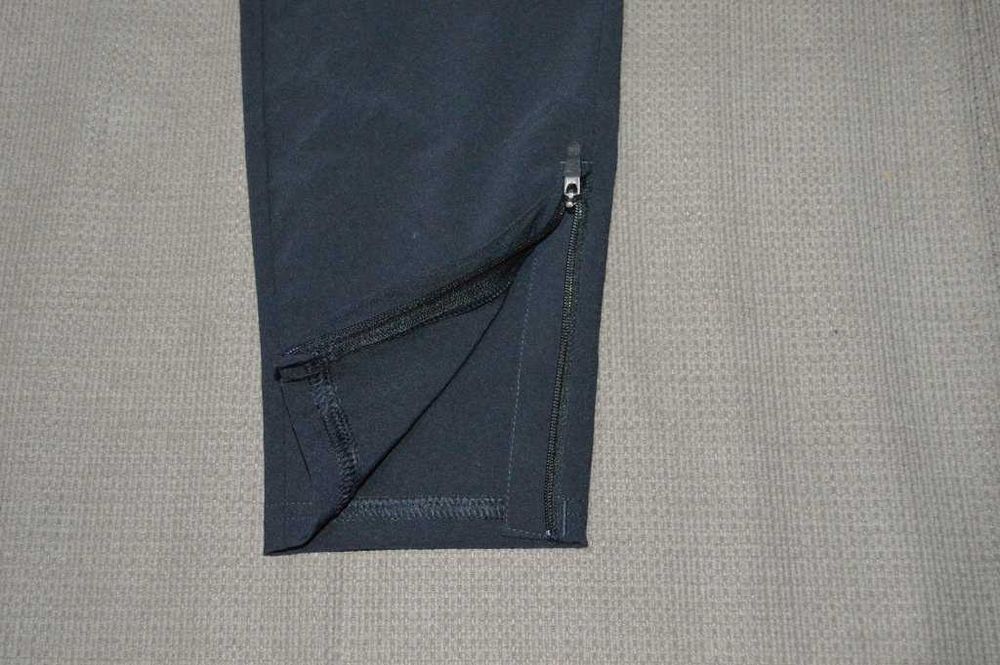 Pantaloni Sport Gymshark Training Joggers – Mărimea XS, Stare Excelentă