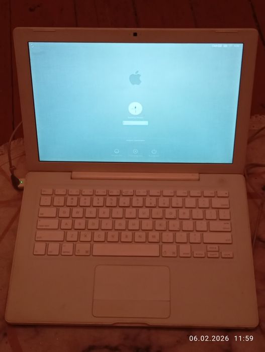 МакБук, за 10000.