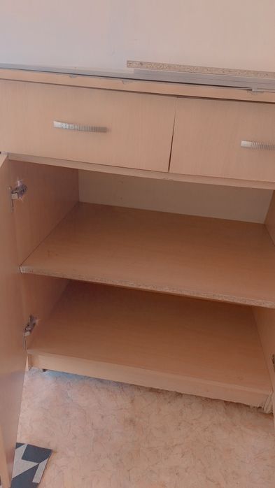 Шкафы, столы, стулья