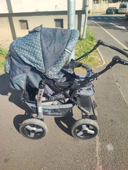 Vând cărucior sport cu poziție somn