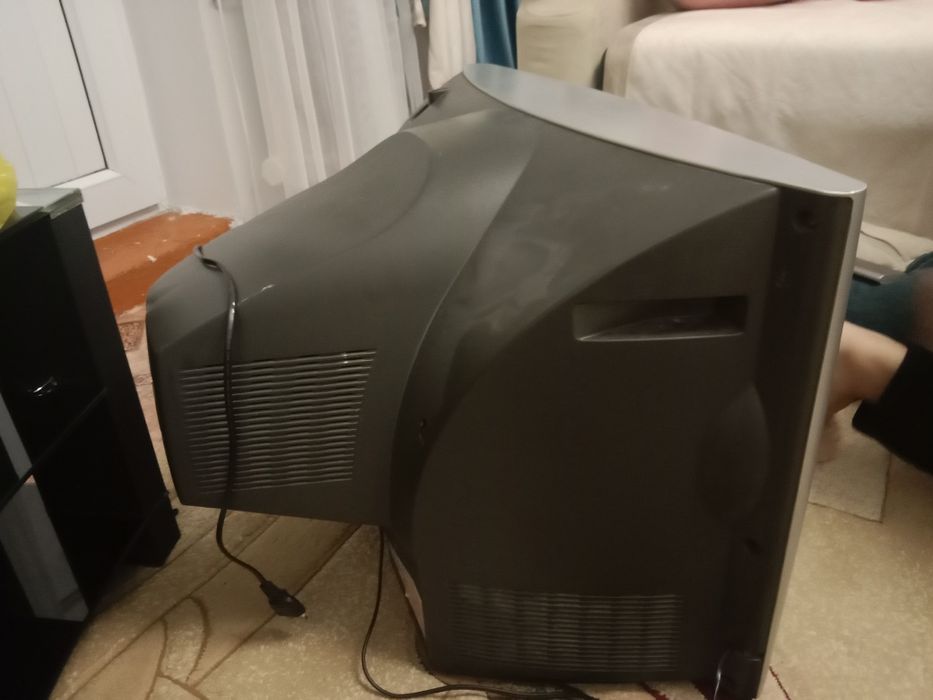 LG телевизор хорошим состояние