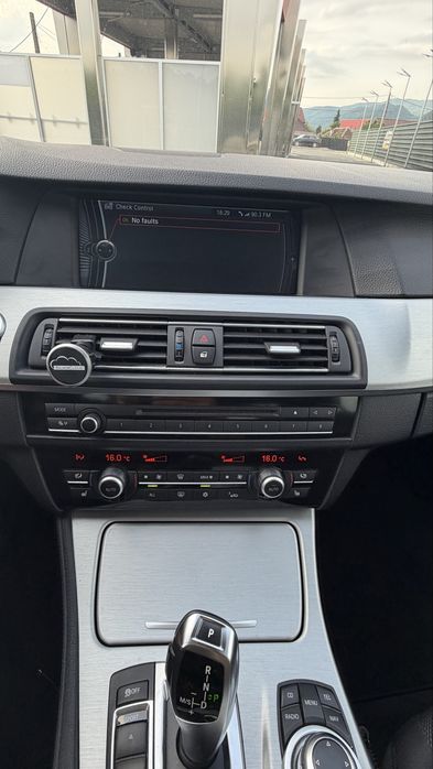 BMW Seria 5 F10 520d • 2012 • Automat • Bi-Xenon Adaptive • Keyless • Navi Mare