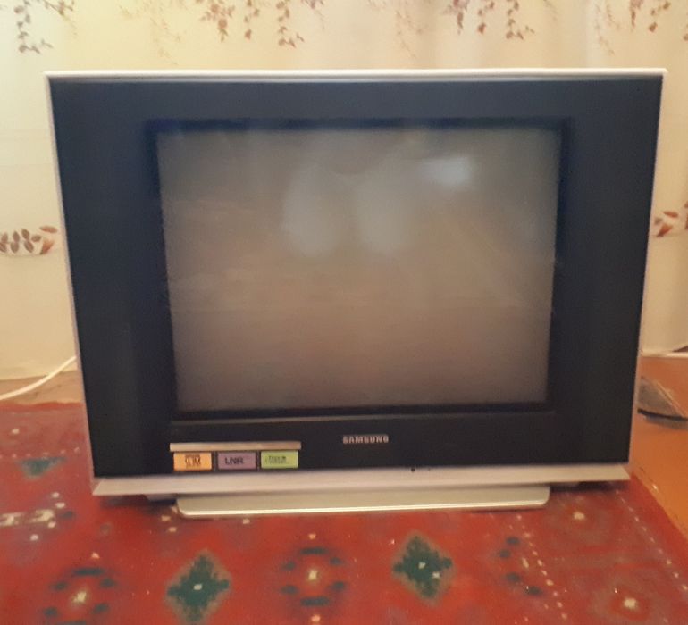 Продам телевизор Samsung Slim Fit 21"