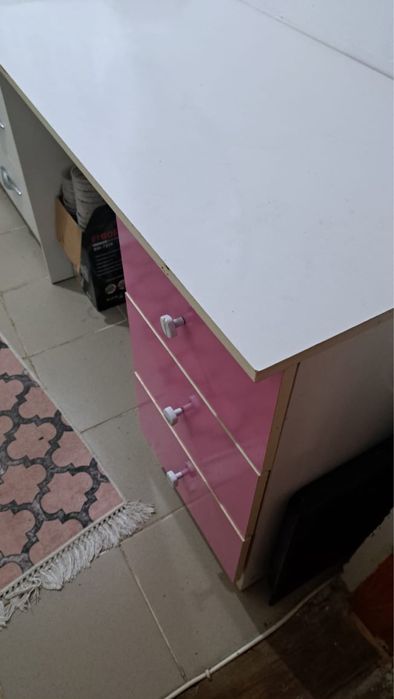 Детский стол розовый