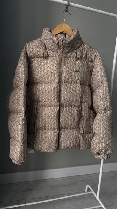 Куртка от бренда Lacoste