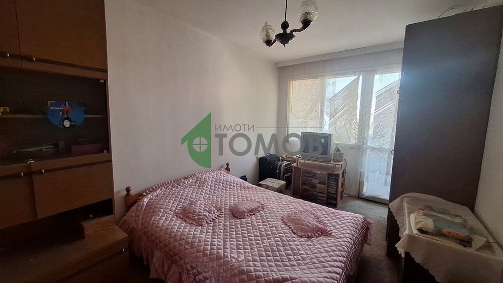 Двустаен апартамент с кухня в кв. Опълченски