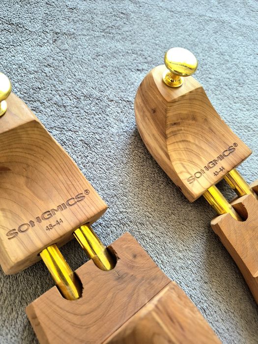 Antere / Șponere calapoade Songmics
pantofi din lemn de cedru (Shoe Trees) 

pantofi din lemn de cedru (Shoe Trees)