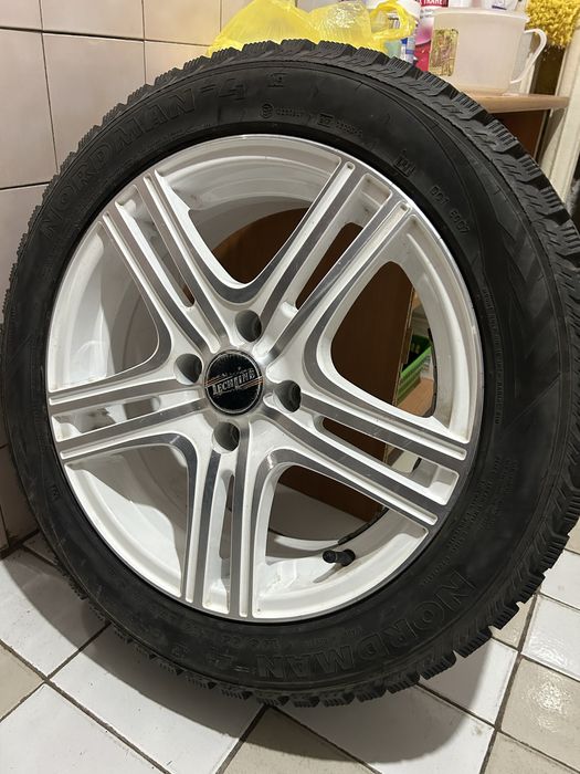 Продам резину  с дисками