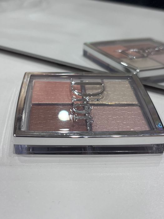 Палитра хайлайтър Dior.