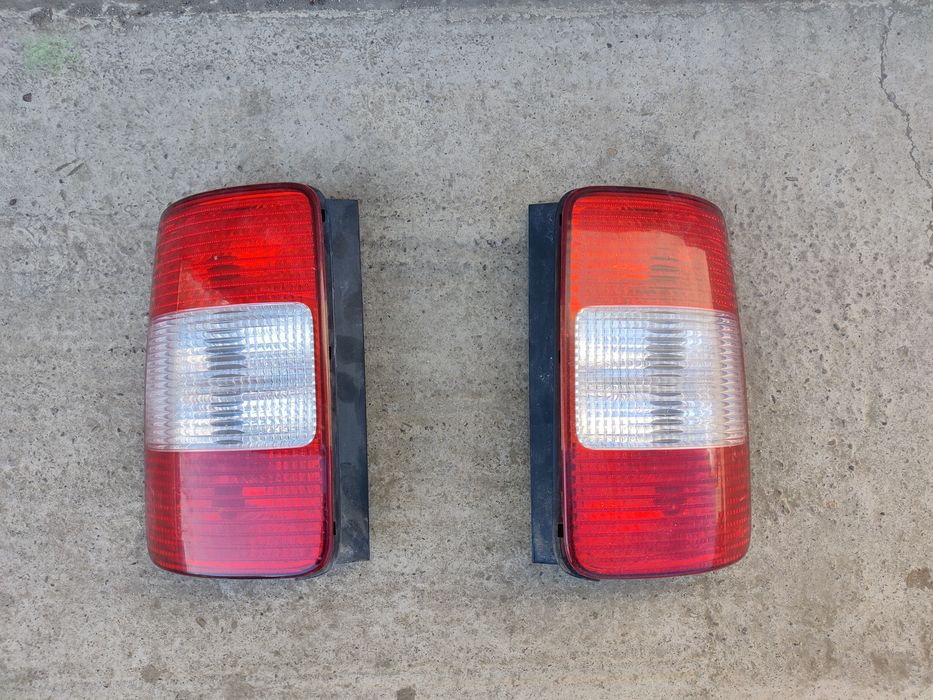 Tripla stop stanga dreapta VW Caddy 2K0 2008