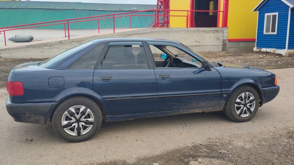 Продам Ауди б4 срочно