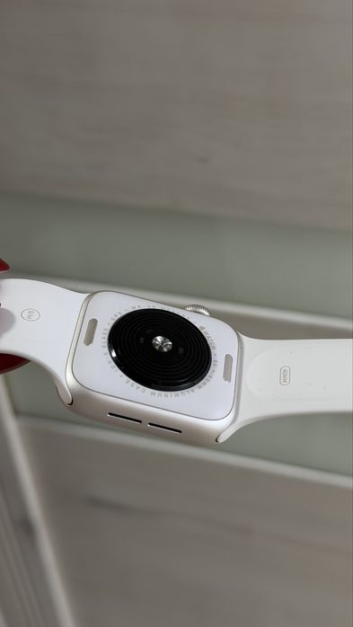 Продам Apple watch SE