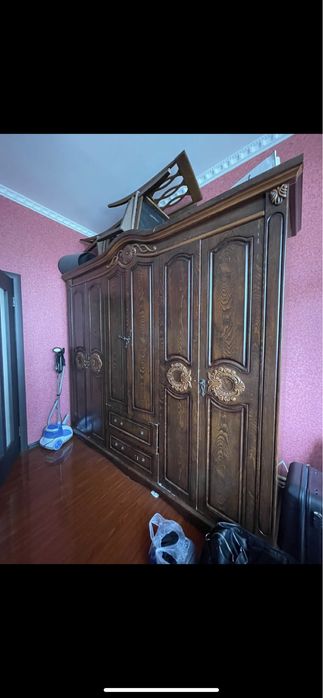 Спальный гарнитур и сервант