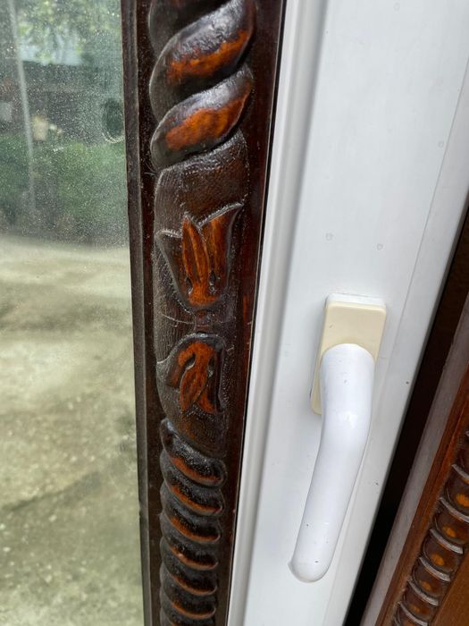 Oglinda cu rama din lemn natural sculptat stejar