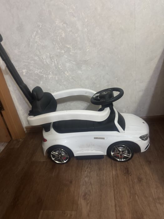 Продам детскую машинку 10000