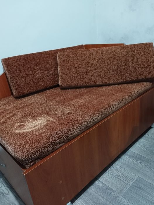 1 кишилик диван срочно сотилади