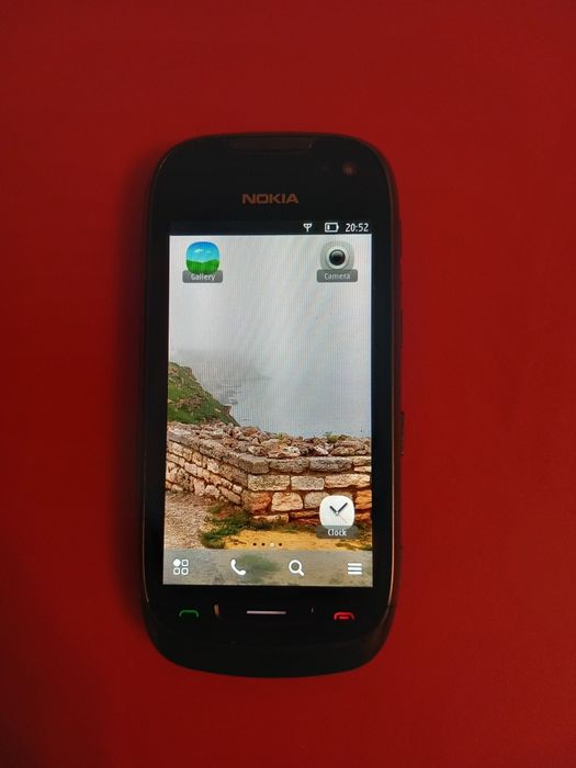 Telefon Nokia 701 și tableta samsung