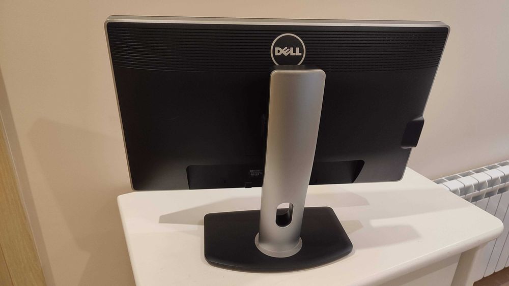 Монитор Dell U2312HT