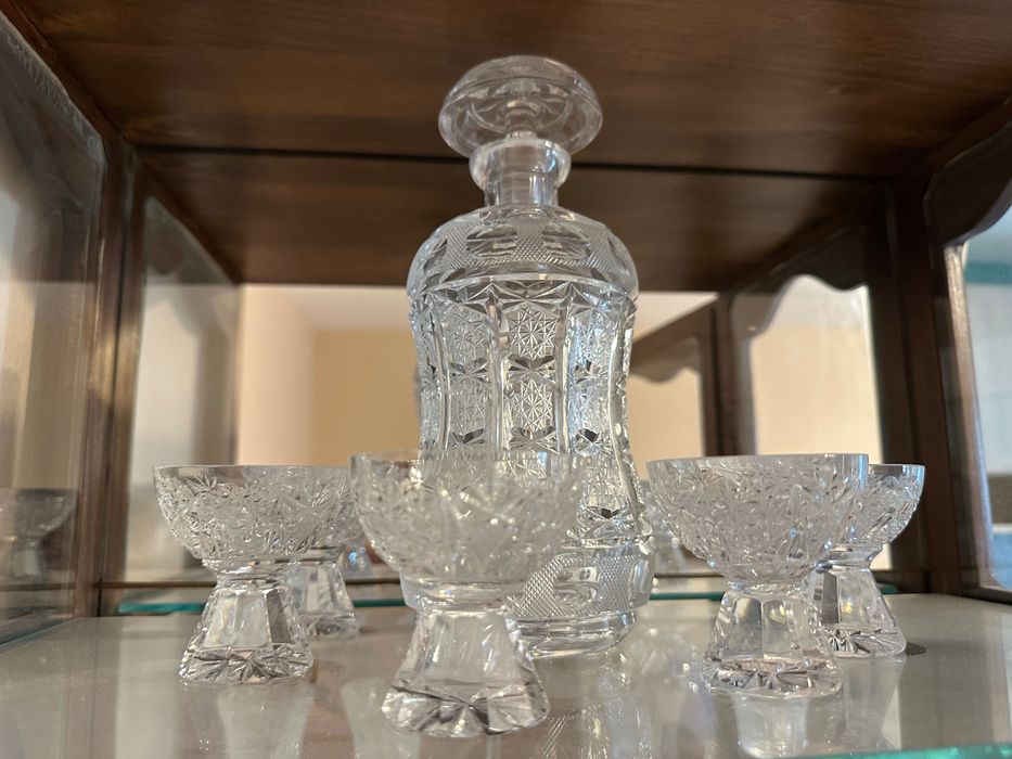 Старинен кристален комплект за алкохолни напитки