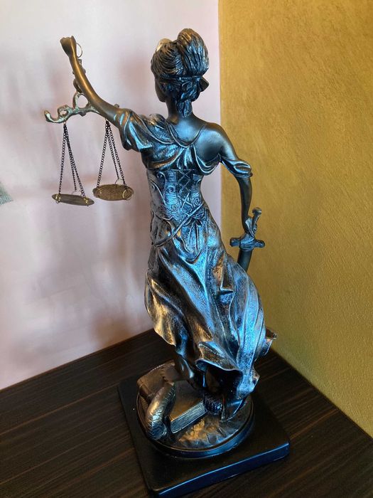 статуетка Темида
