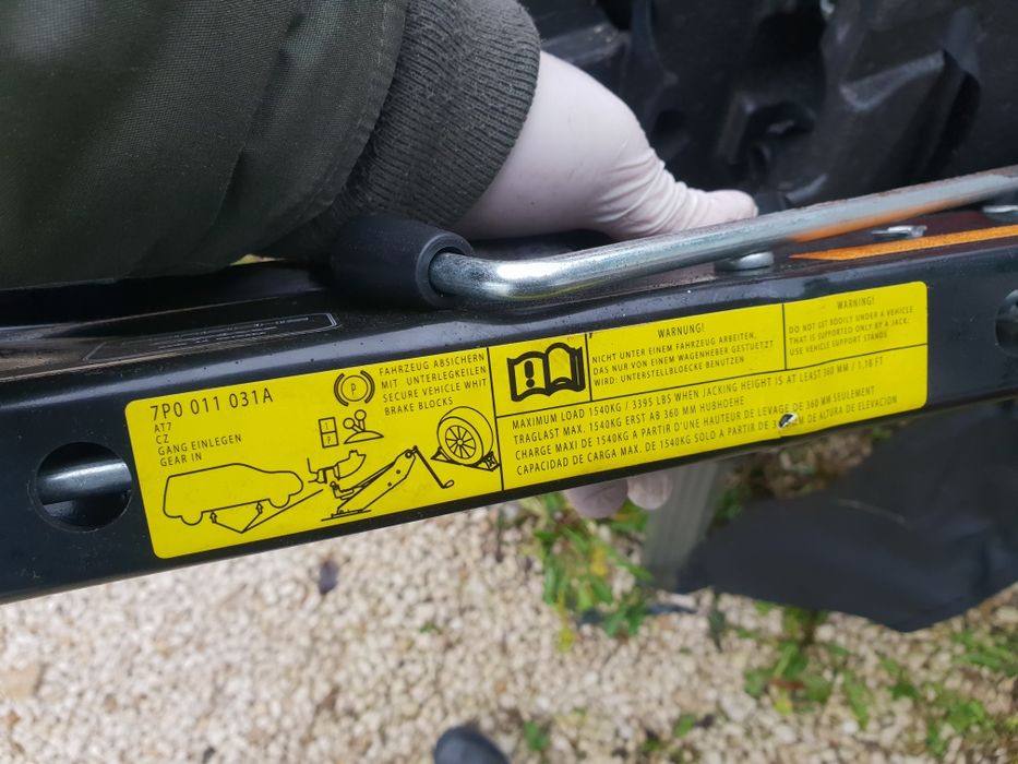 Продавам резервна гума Туарег(Touareg) 3.0Tdi 5x130mm