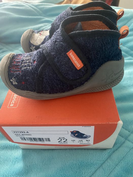 Adidasi si paluci de interior biomecanics