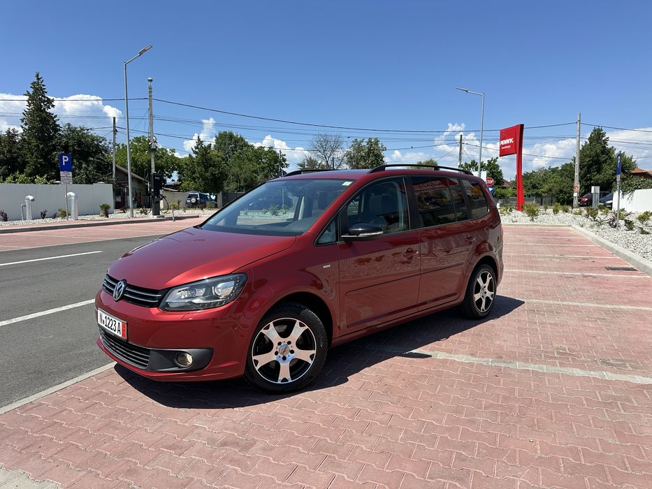 VOLKSWAGEN Touran 2013