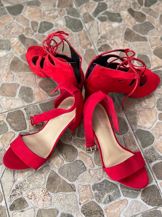 Sandale rosii cu toc gros