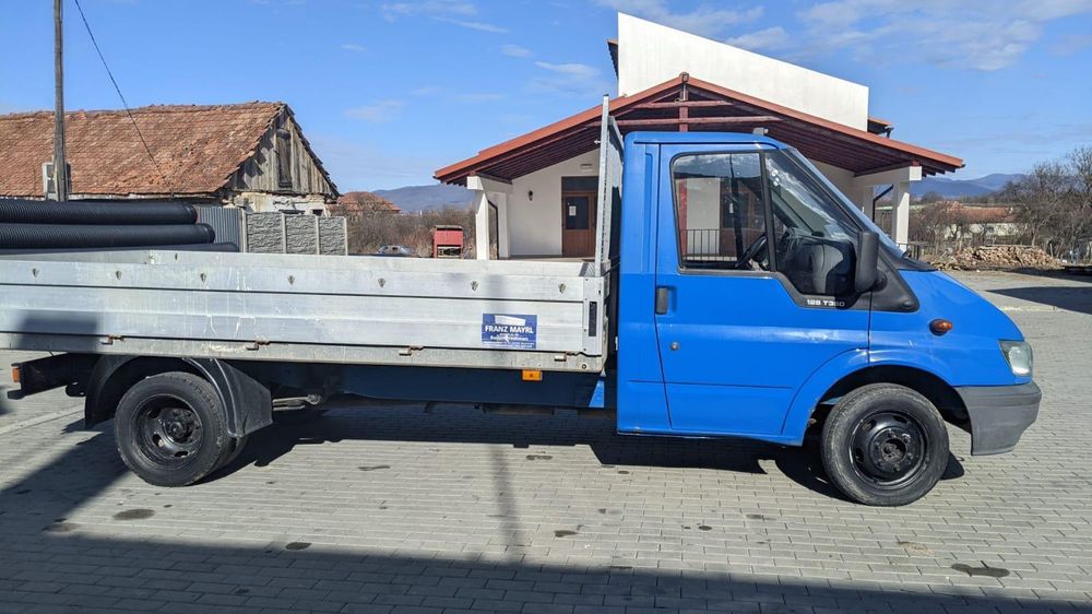 Camioneta Ford tranzit