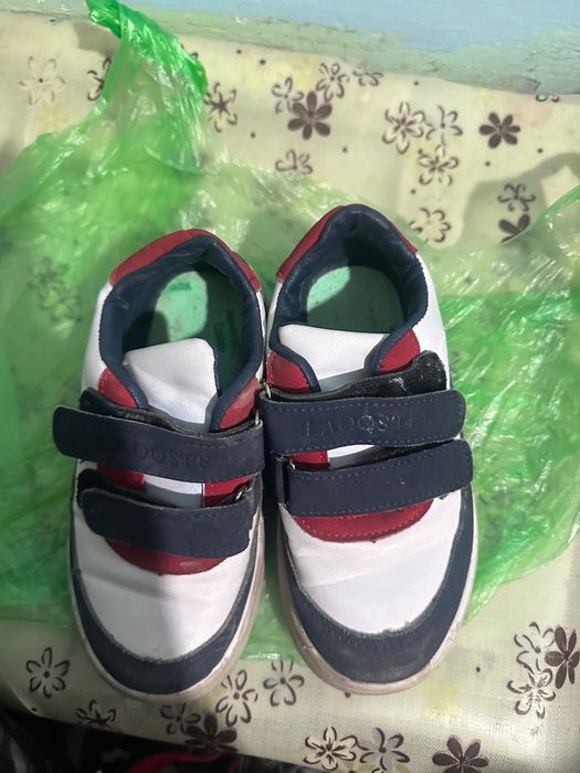 Отдам даром детские одежды и обувь  bolalar oyoq kiyimlari tekin