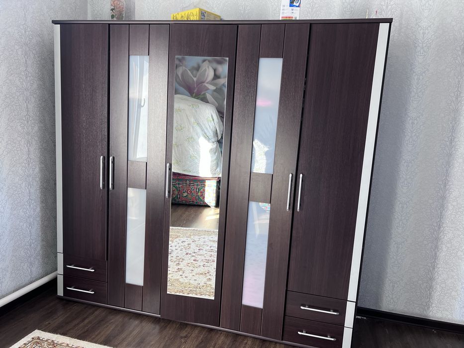 Продаю спальный гарнитур