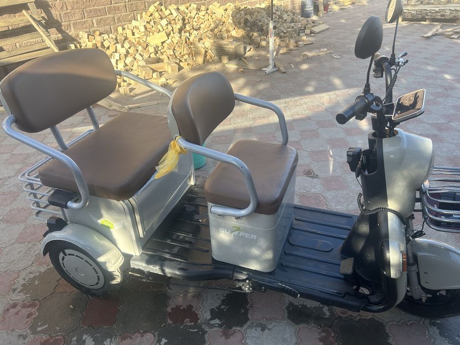 Продам трицикл трехместный