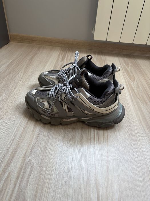 Balenciaga track