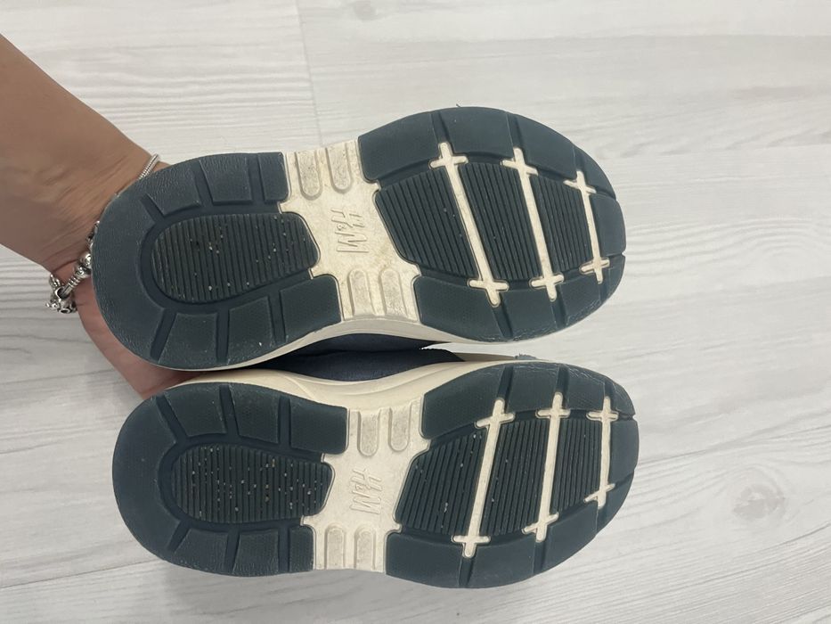Adidasi H&M marimea 25