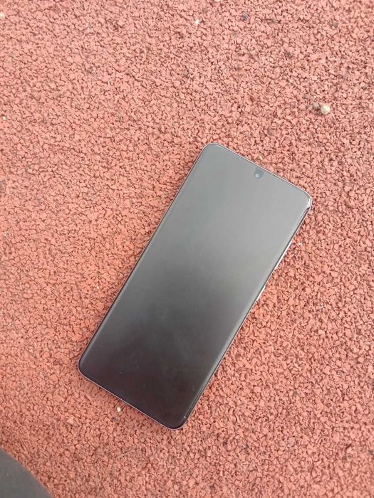 Продаю телефон Samsung S20