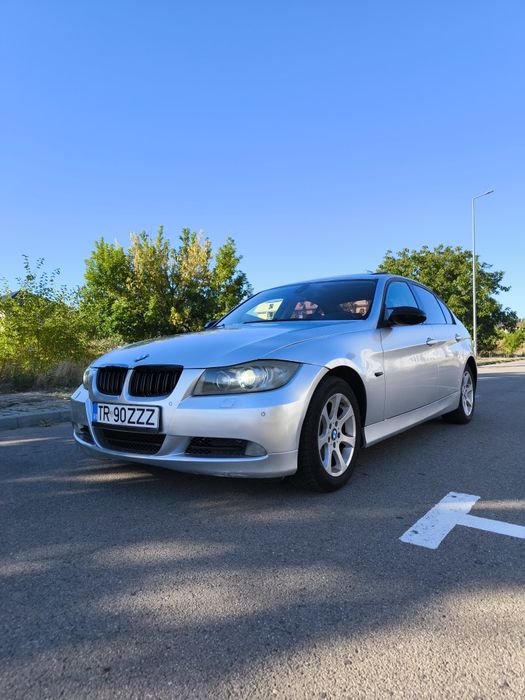 BMW E90 320d 163 CP Automată • Trapa • Piele • Xenon • Navigație Mare