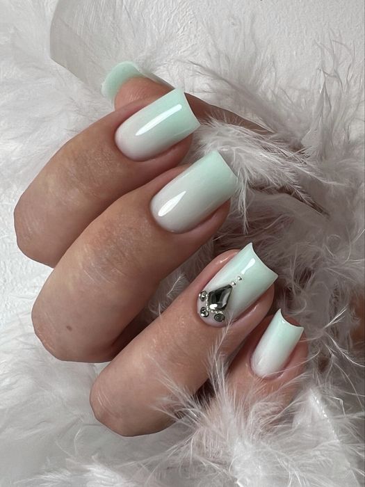 Manichiură/pedichiura profesională – unghii gel & semipermanent