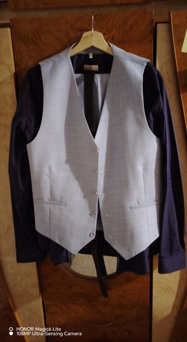 Costum bărbați, Sacou, Pantalon, vesta, Cămașă și curea.